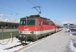 1142 601-2 steht einsatzbereit am 10. Februar 2013 im Bahnhof von Wrgl/Tirol.