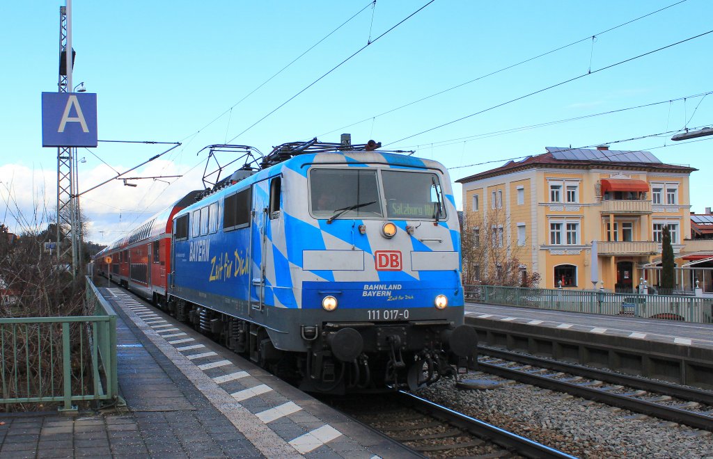 111 017-0 am 4. Dezember 2012 bei der Einfahrt in den Priener Bahnhof.