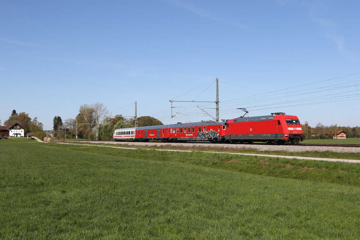 101 078 war am 23. April 2026 mit einem Messzug bei �bersee am Chiemsee in Richtung Traunstein unterwegs.
