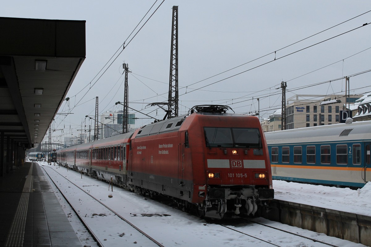 101 105-5 bei der Einfahrt in den Mnchner Hauptbahnhof am 21. Januar 2013.