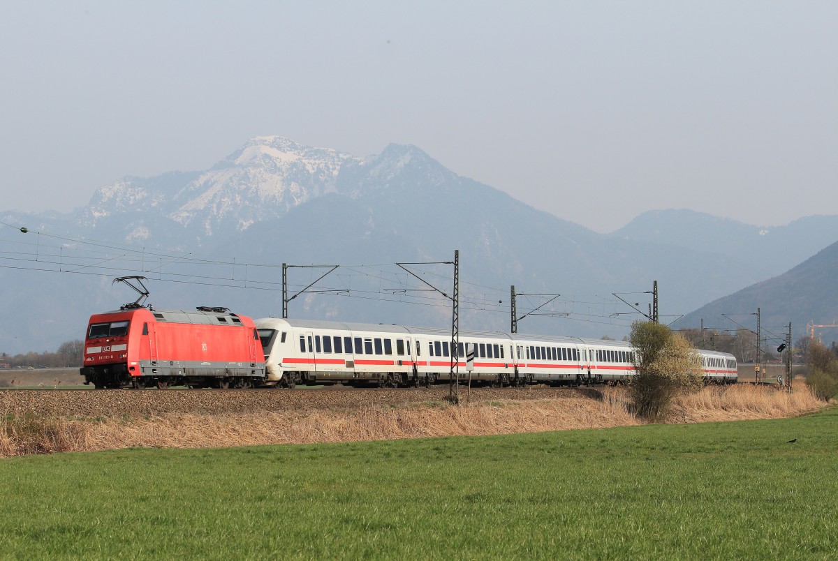 101 113-9 aus Salzburg kommend am 1. April 2014 bei Weisham.