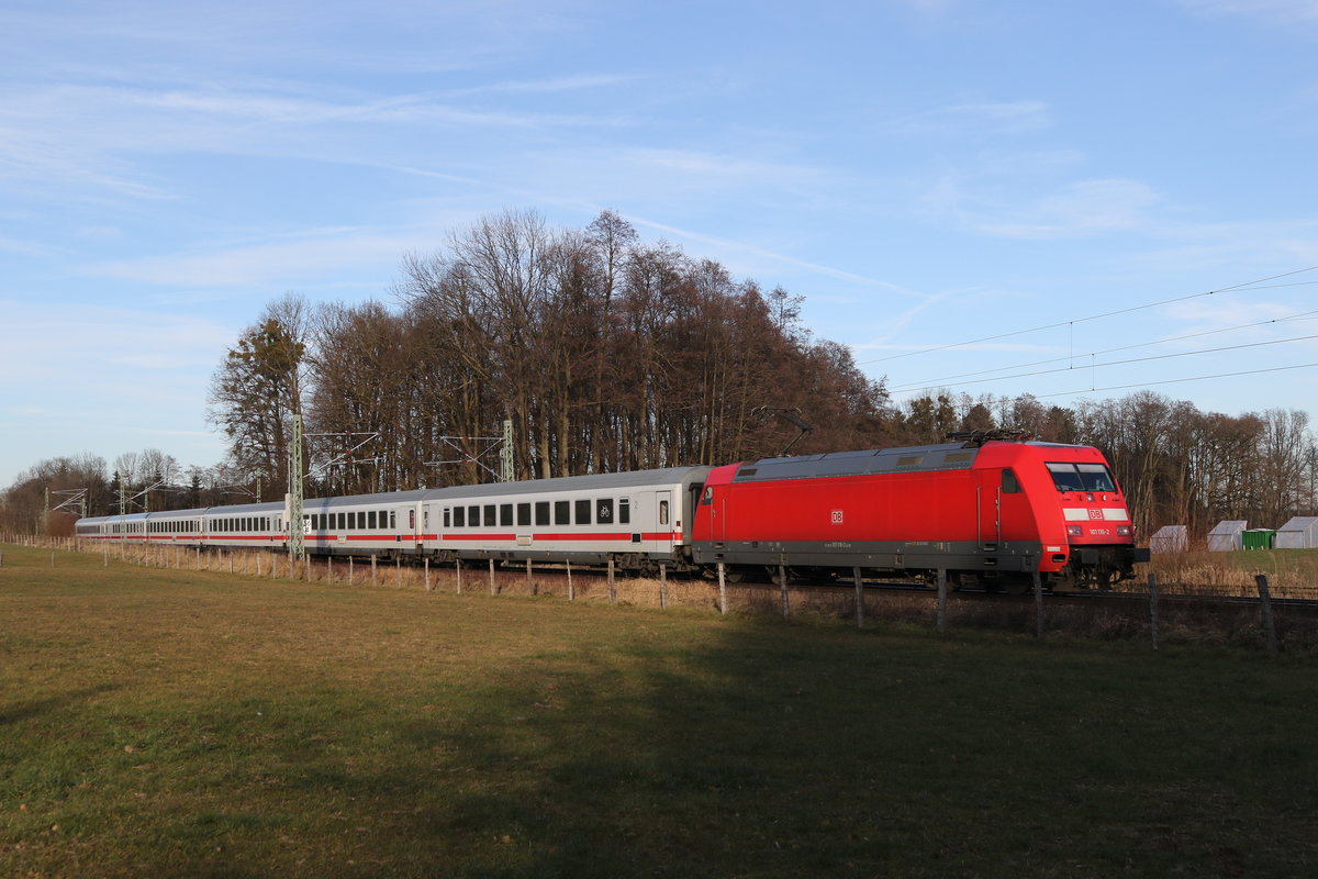 101 116 war am 16. Januar 2020 mit dem  IC Knigssee  bei Vogl in Richtung Freilassing unterwegs.