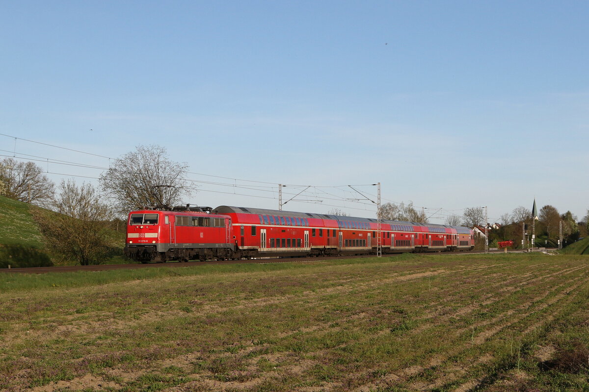 111 076 aus Mnchen kommend am 6. April 2024 bei Fahlenbach.