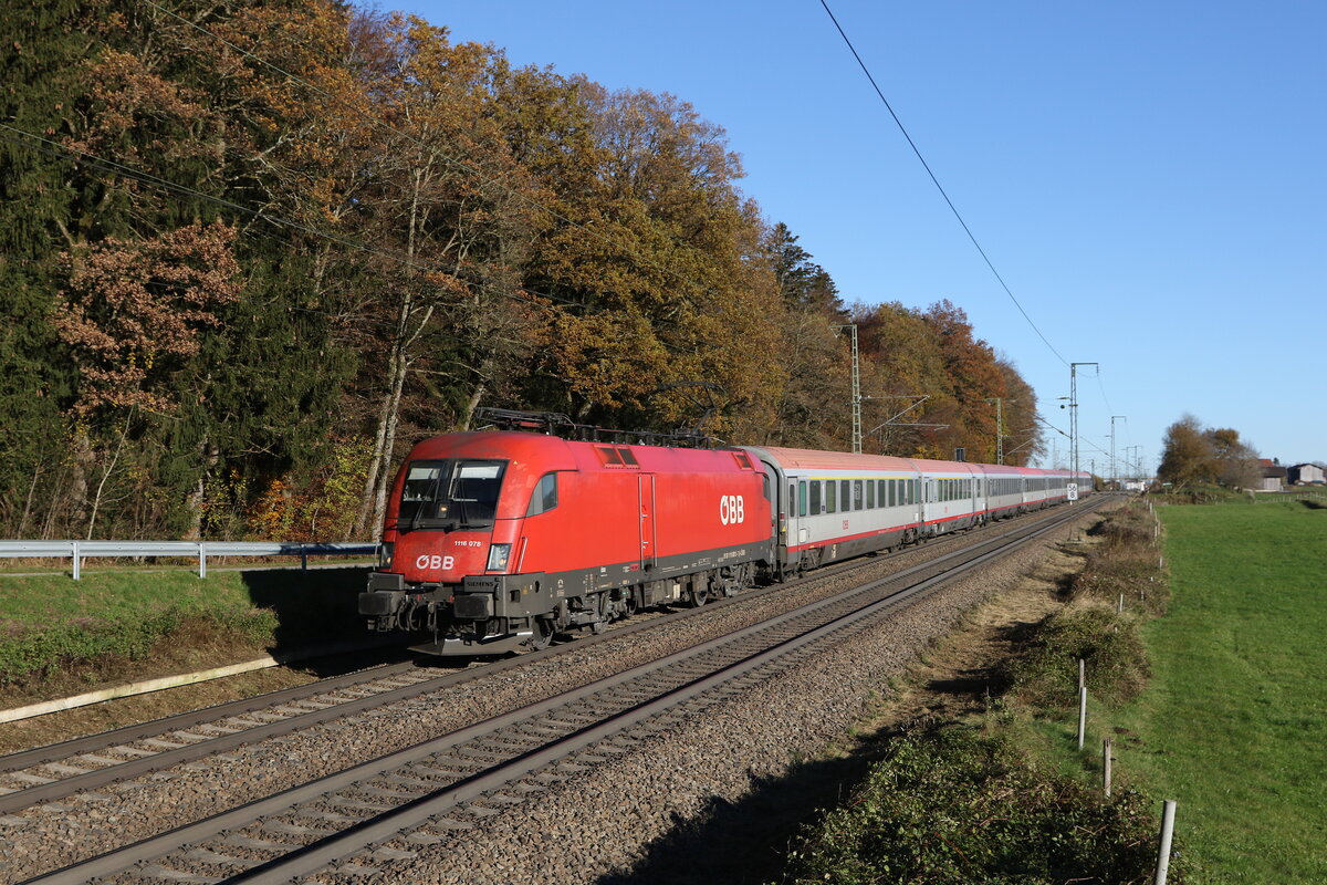 1116 078 war mit einem  EC  am 16. November 2024 bei Hufschlag auf dem Weg nach Mnchen.