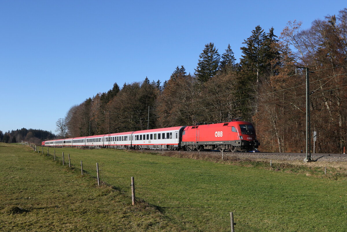 1116 102 mit einem  EC  aus Mnchen kommend am 30. November 2024 bei Hufschlag.