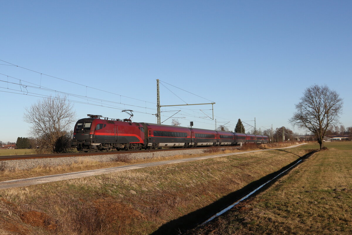 1116 154 aus Salzburg kommend am 19. Dezember 2025 bei �bersee am Chiemsee.
