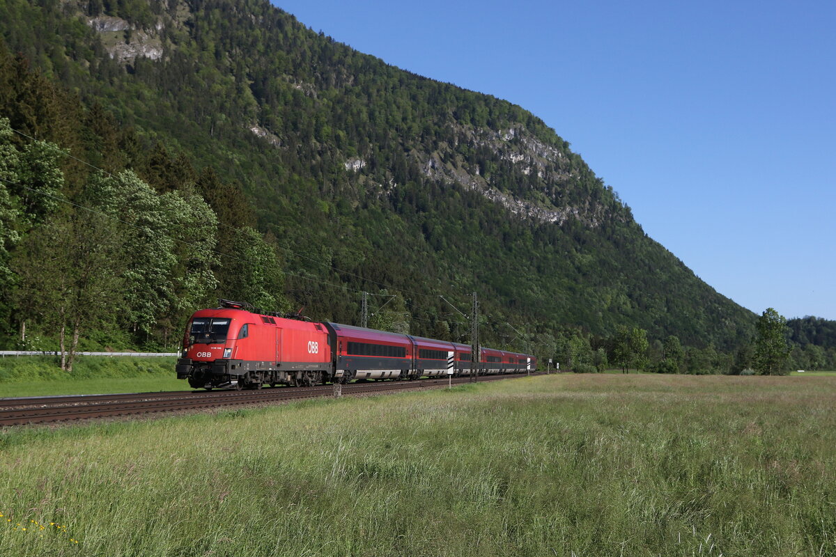 1116 168 war am 14. Mai 2024 mit einem  Railjet  bei Niederaudorf in Richtung Innsbruck unterwegs.