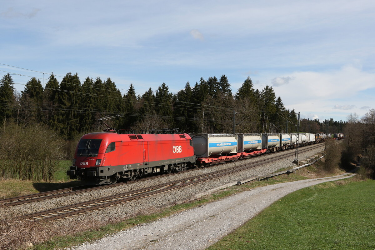 1116 191 mit dem  Walter-KLV  aus Salzburg kommend am 7. April 2022 bei Grabensttt.