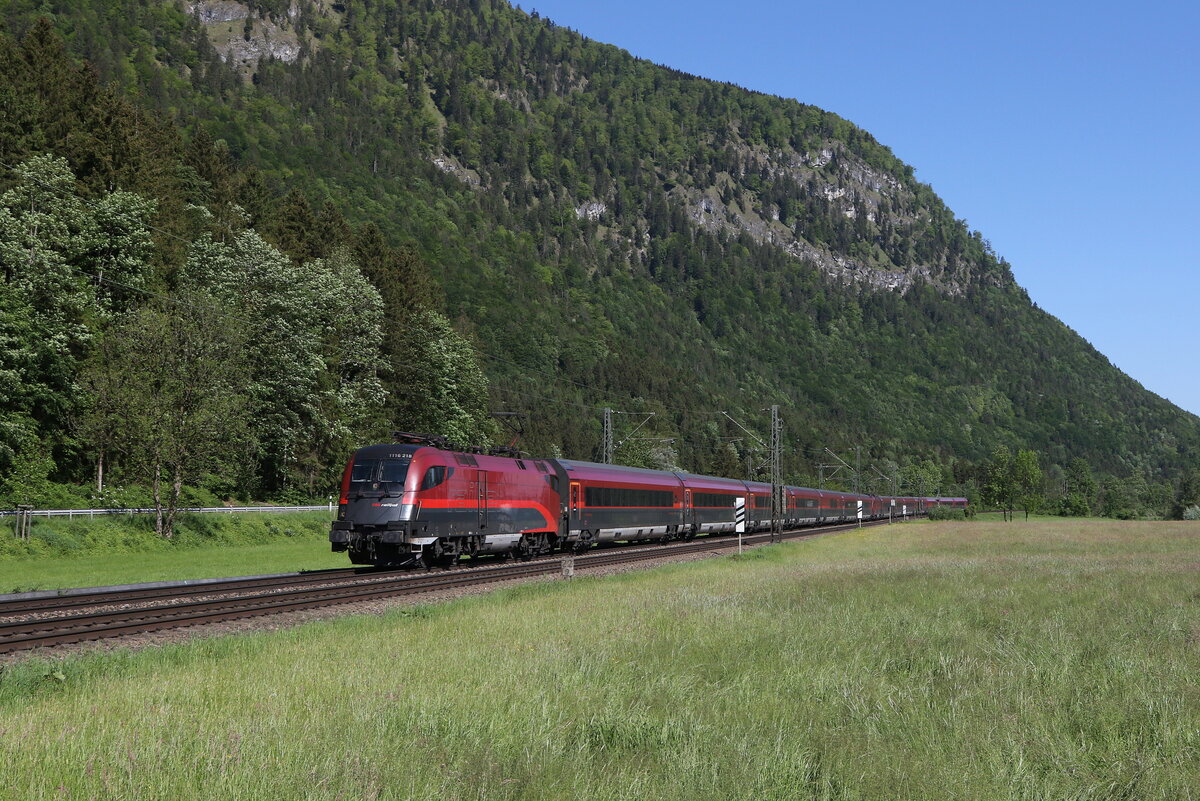 1116 218 war am 14. Mai 2024 bei Niederaudorf in Richtung Innsbruck unterwegs.

