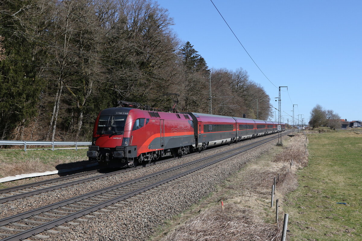 1116 240 aus Salzburg kommend am 20. Mrz 20225 bei Hufschlag.