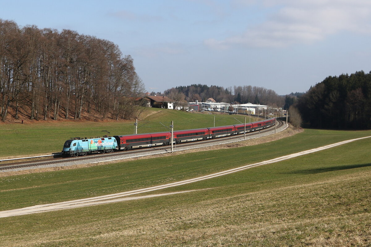 1116 244  KLIMA-TICKET  aus Salzburg kommend am 4. M�rz 2026 bei Axdorf im Chiemgau.
