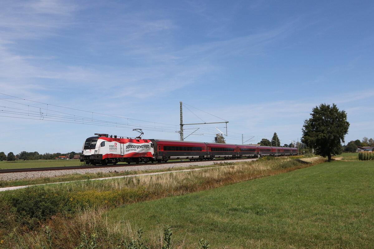 1116 247  Wiener St�dtische  aus Salzburg kommend am 30. August 2026 bei �bersee am Chiemsee.
