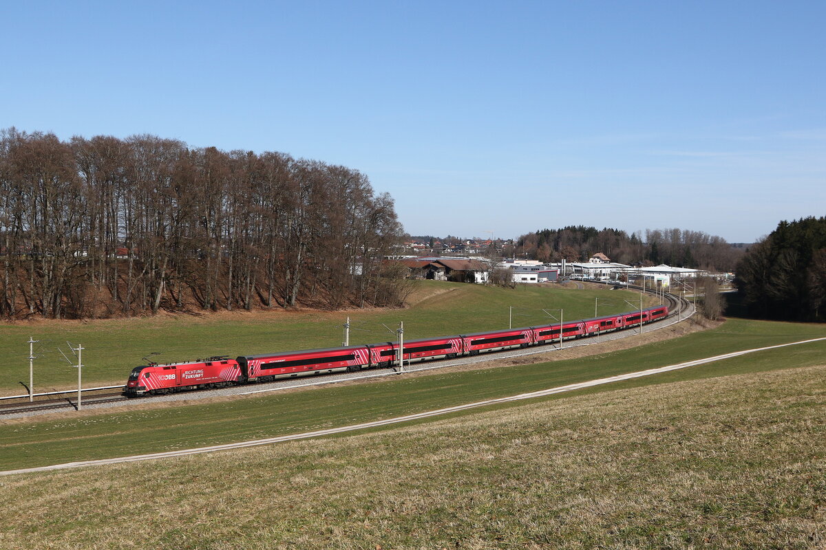 1116 251  100 Jahre �BB  aus Salzburg kommend am 28. Februar 2026 bei Axdorf im Chiemgau.