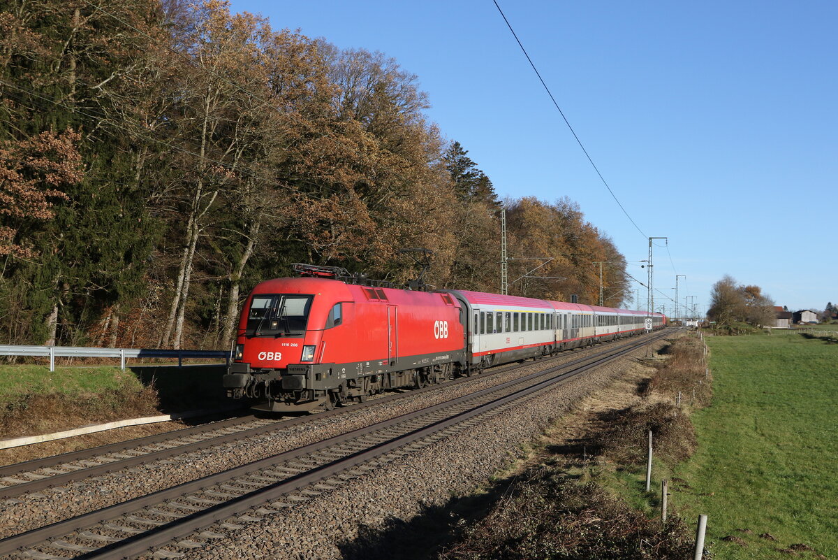 1116 266 war am 25. November 2024 mit einem  EC  bei Hufschlag in Richtung Mnchen unterwegs.