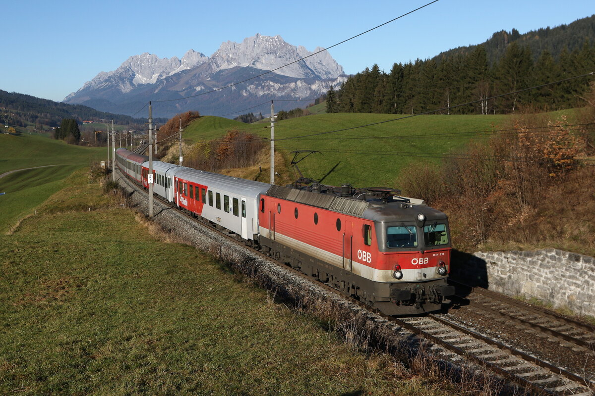 1144 212 aus Wrgl kommend am 8. November 2025 bei Fieberbrunn.