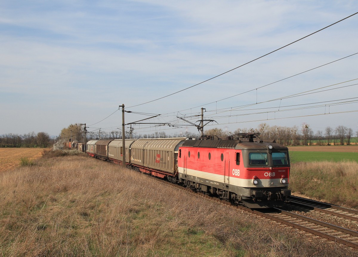 1144 224-3 ist mit einem gemischten Gterzug am 21. Mrz 2014 auf dem Weg nach Gramatneusiedel.
