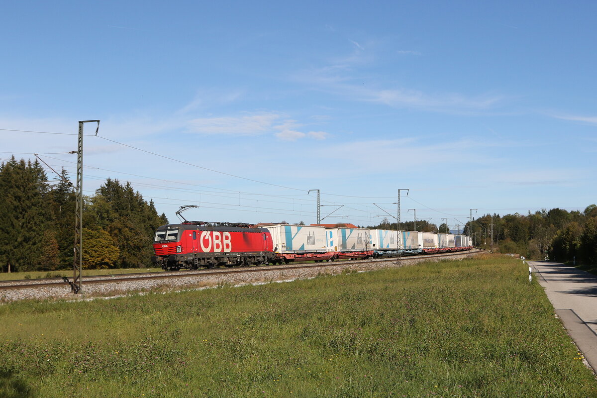 1293 082 mit einem  EKOL-KLV  aus Salzburg kommend am 7. Oktober 024 bei Fuchsreut.