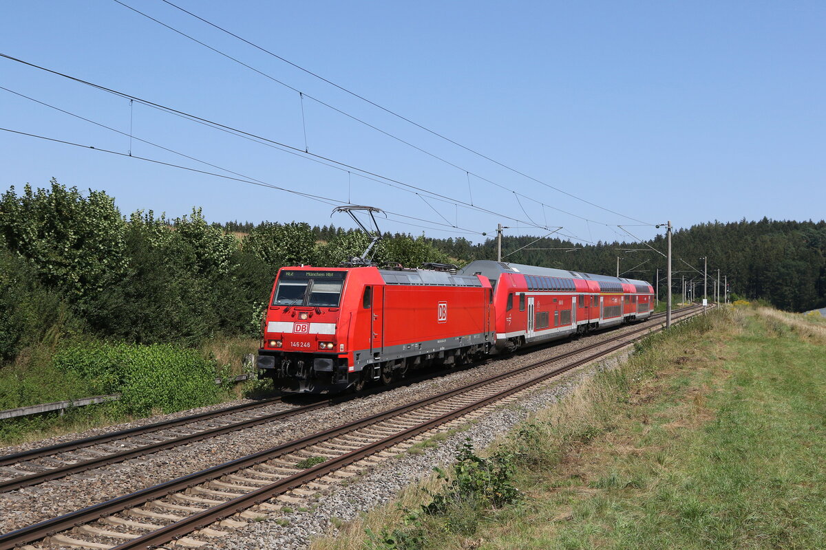 146 245 aus Regensburg kommend am 24. August 2024 bei Artlkofen.