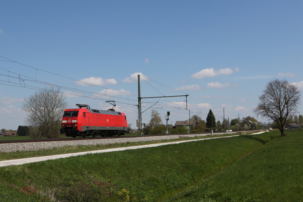 152 012 aus Freilassing kommend am 22. April 2026 bei �bersee am Chiemsee.