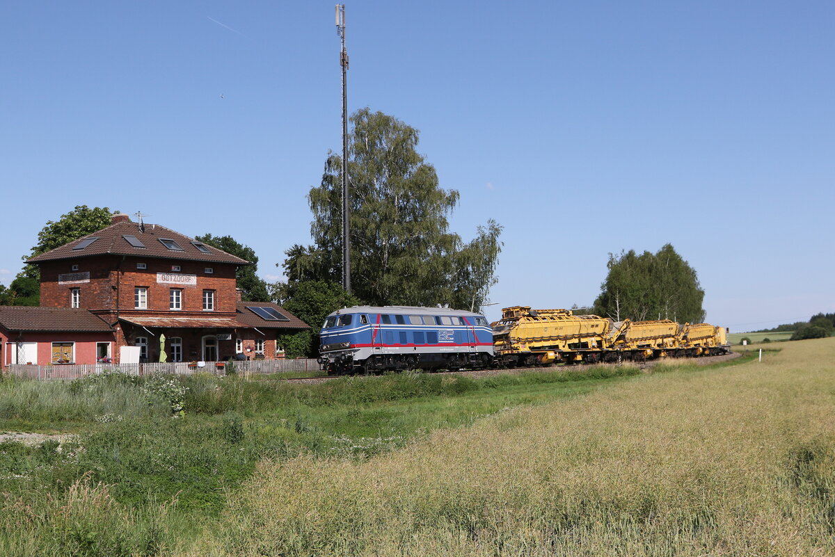 218 343 der  Eisembahn Service L�bbenau GmbH  war mit einem Bauzug am 20. Juni 2026 bei G�tzdorf in Richtung Landshut unterwegs.