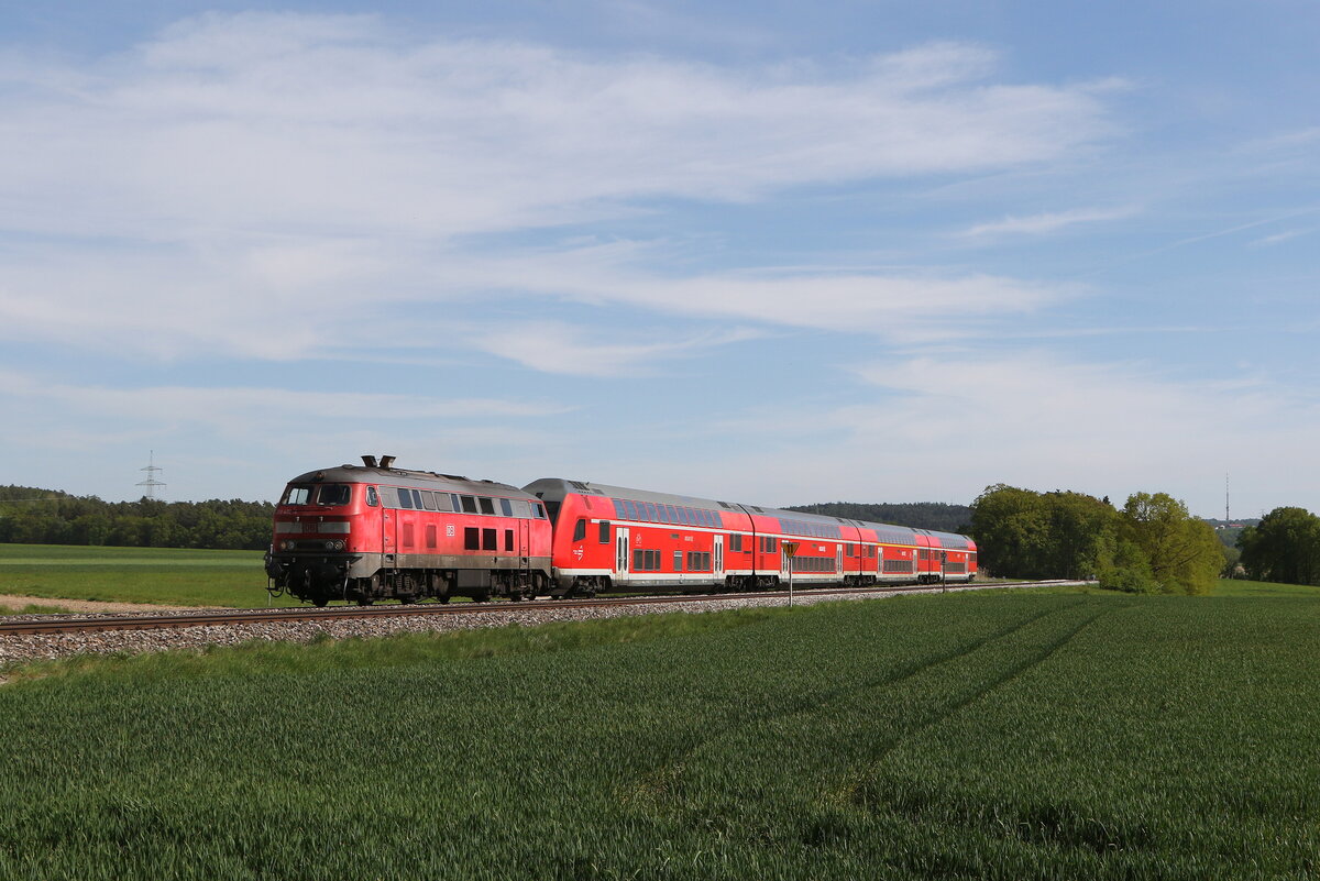 218 442 aus Regensburg kommend am 1. Mai 20224 b3i Zeitlarn.