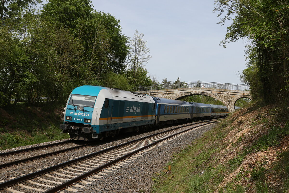 223 068 aus Schwandorf kommend am 1. Mai 024 bei Pirkensee.