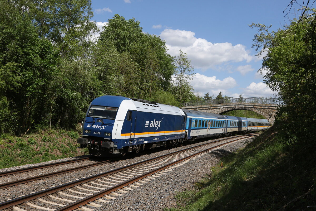 223 081 aus Schwandorf kommend am 2. Mai 2024 bei Pirkensee.