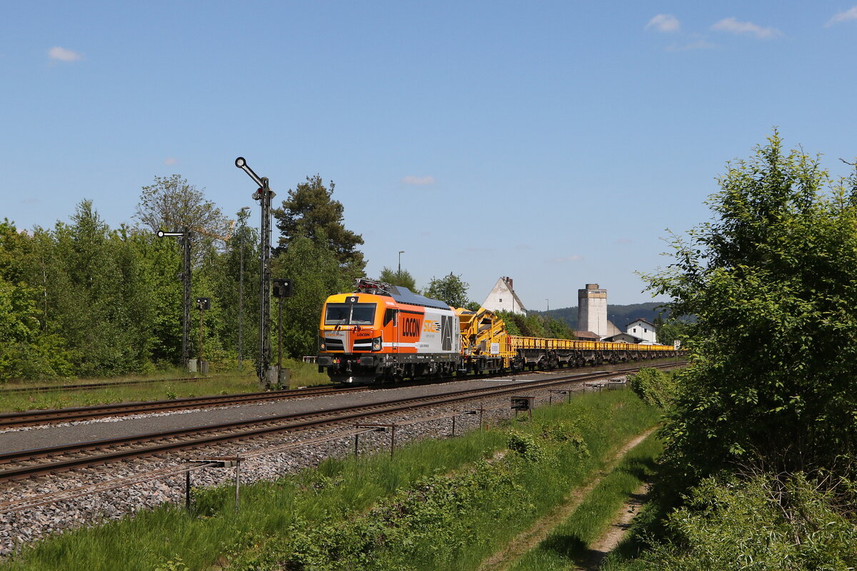 2248 086 von  LOCON  auf dem Weg nach Regensburg. Aufgenommen am 12. Mai 2025 bei Nabburg.
