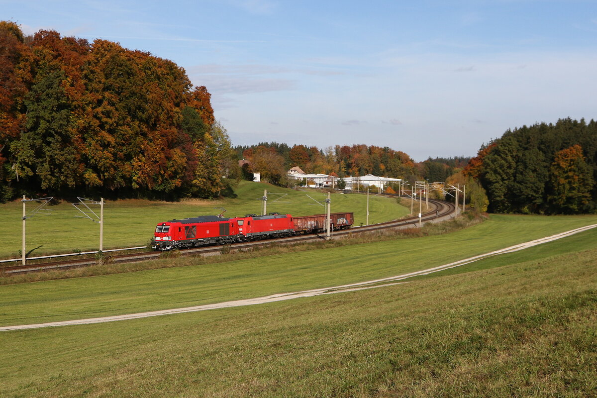 2249 065 und 185 289 aus Freilassing kommend am 21. Oktober 2025 bei Axdorf.