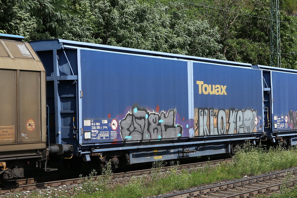 2464 010 (Hbbi(ll)ns) von  TOUAX  am 21. Juli 2021 bei Kaub.