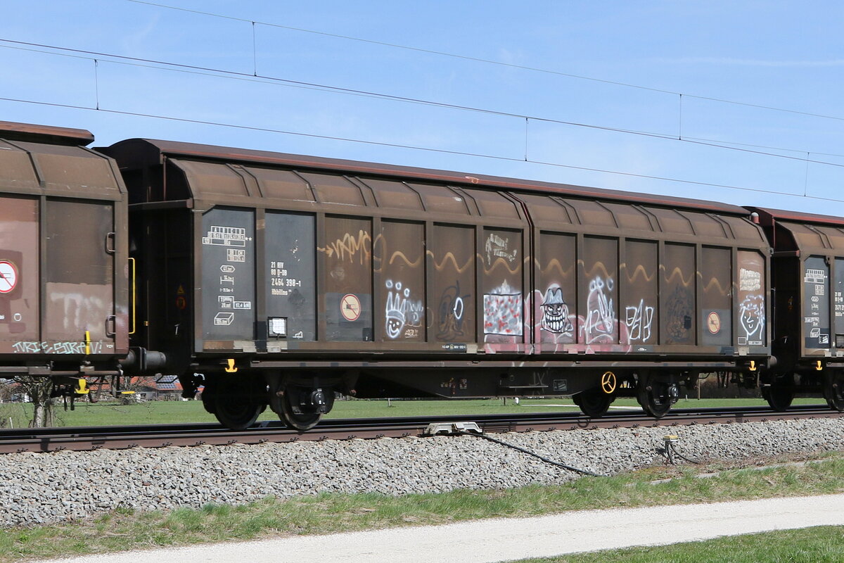 2464 398 (Hbbillns) am 12. April 2022 bei bersee am Chiemsee.