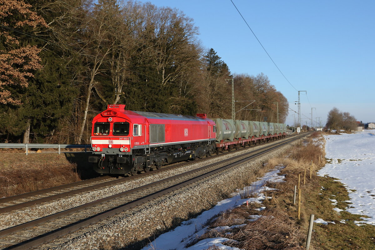 247 053 war mit einem M�llzug am 30. Januar 2026 bei Hufschlag auf dem Weg nach Traunstein.