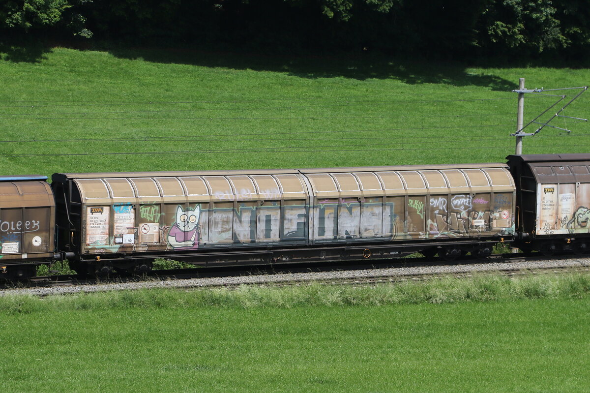 2740 228 (Habbins) von  TWA  am 13. Juni 2025 bei Axdorf.