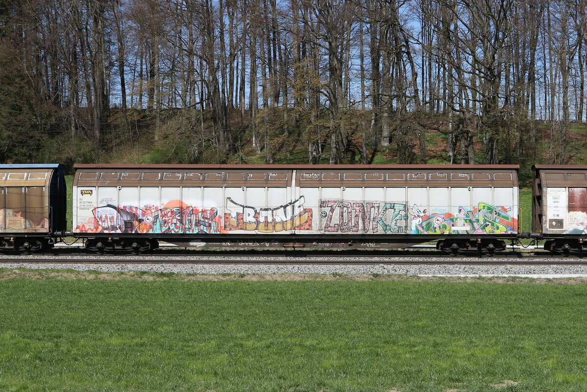 2745 078 (Habbins) von  TWA  am 8. April 2025 bei Axdorf.