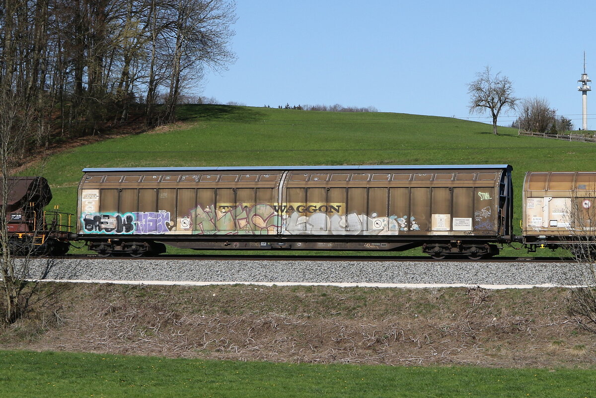 2745 743 (Habbiins) von  TWA  am 8. April 2025 bei Axdorf.