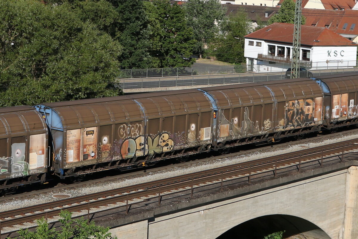 2941 275 (Hiirrs) von  TWA  am 8. August 2022 bei Gemnden.