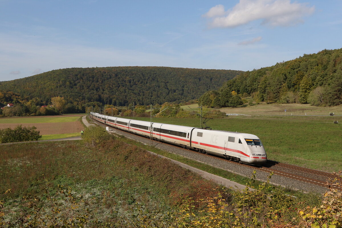 401 068  Crailsheim  auf dem Weg nach Wrzburg am 10. Oktober 2022 bei Harrbach.