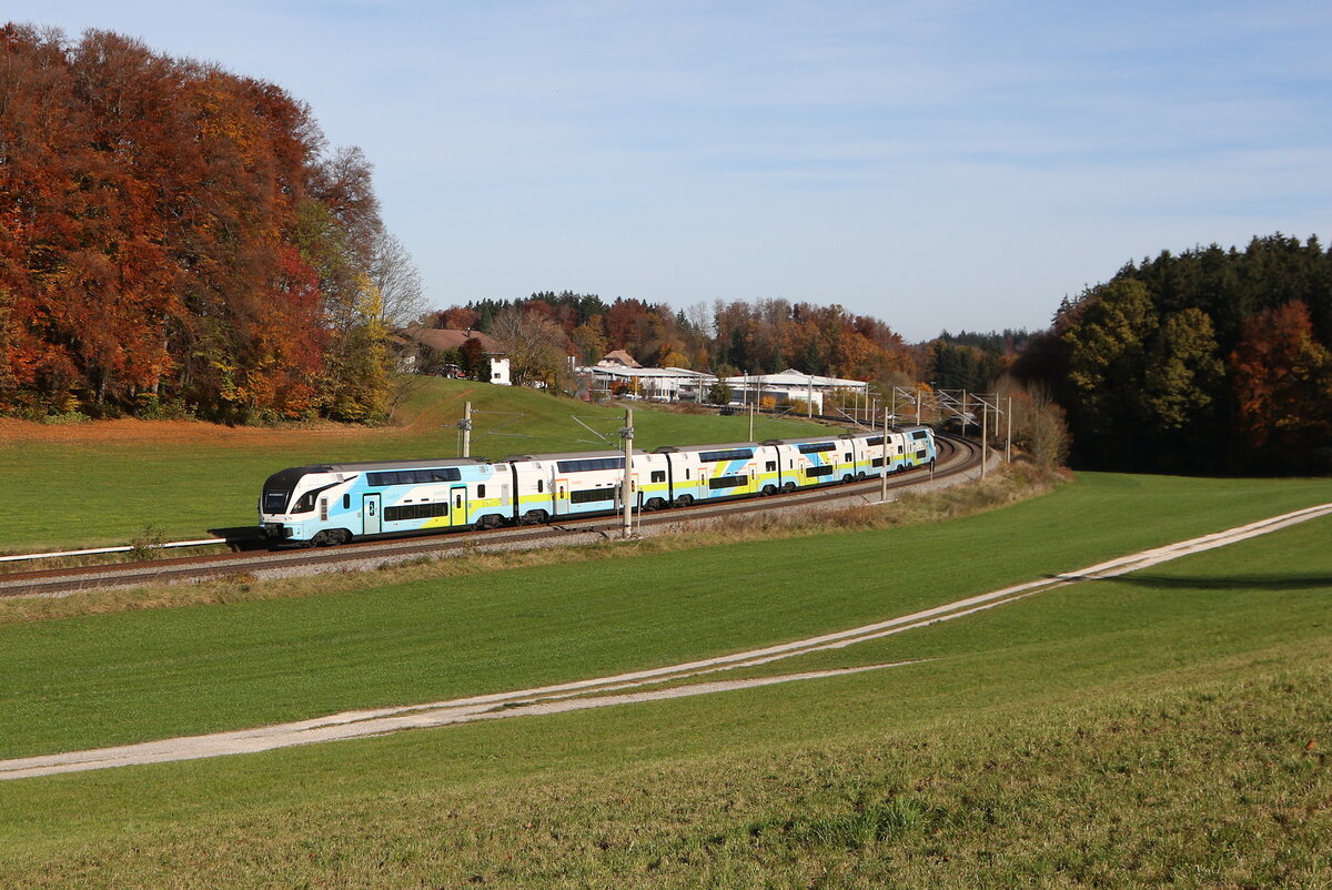 4010 018 aus Wien kommend am 31. Oktober 2025 bei Axdorf im Chiemgau.