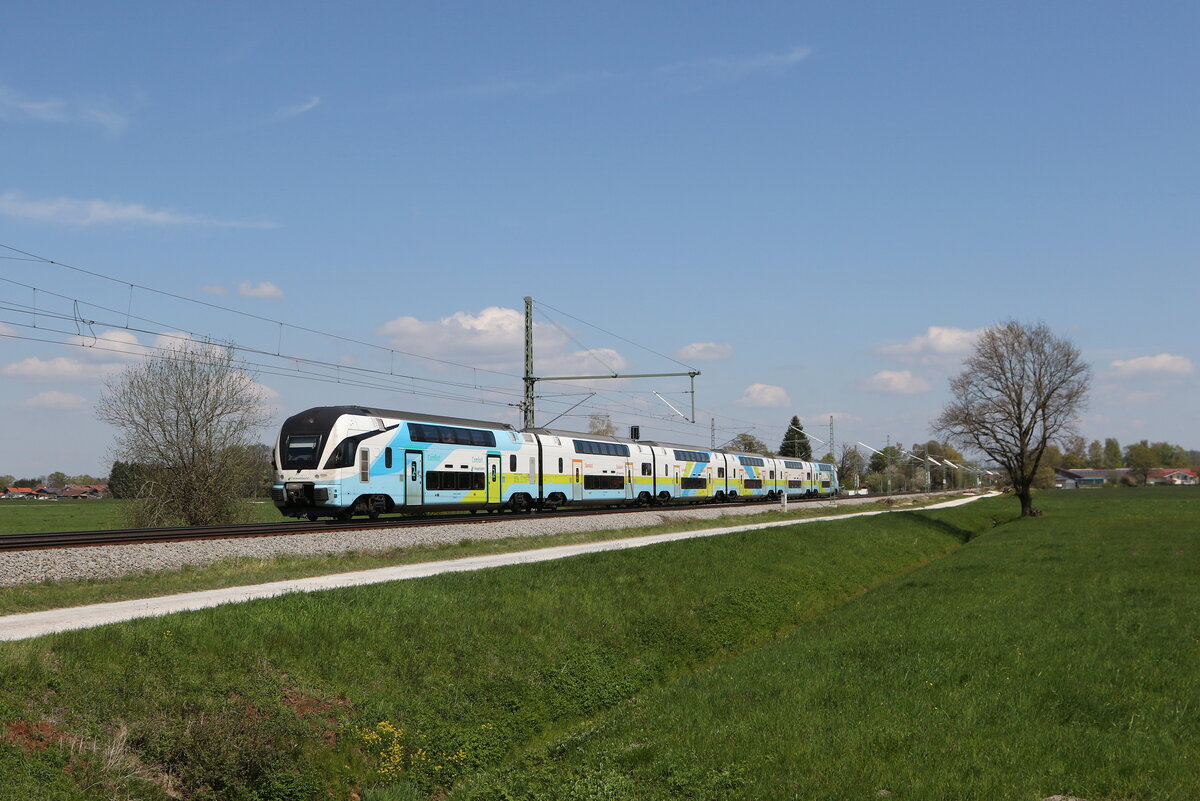 4010 019 aus Wien kommend am 22. April 2026 bei �bersee am Chiemsee.