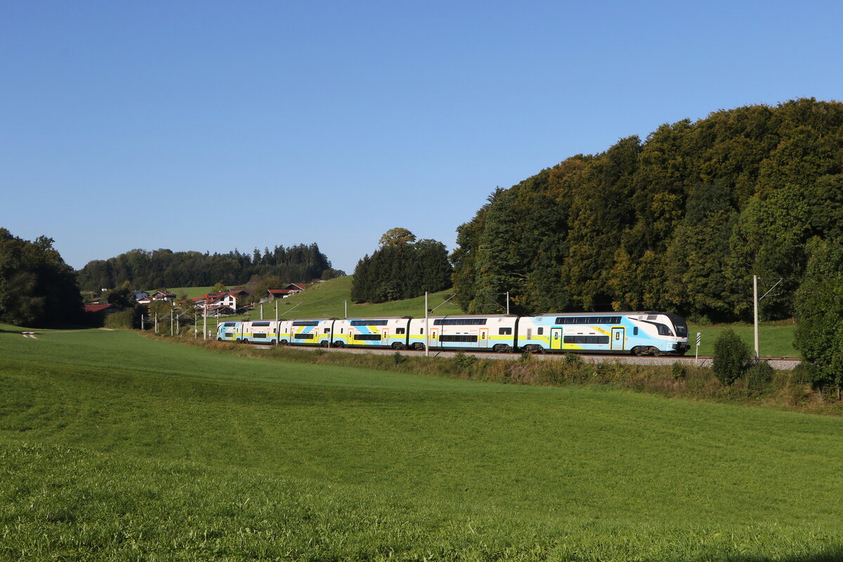 4010 020 auf dem Weg nach Wien. Aufgenommen am 3. Oktober 2025 bei Axdorf im Chiemgau.