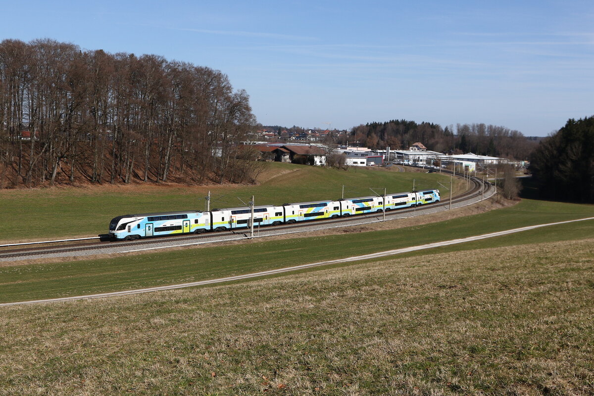 4010 021 aus Wien kommend am 28. Februar 2026 bei Axdorf im Chiemgau.