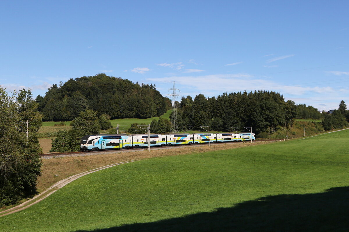 4010 025 aus Wien kommend am 15. September 2025 bei Vachendorf im Chiemgau. 4010 025 aus Wien kommend am 15. September 2025 bei Vachendorf im Chiemgau.
