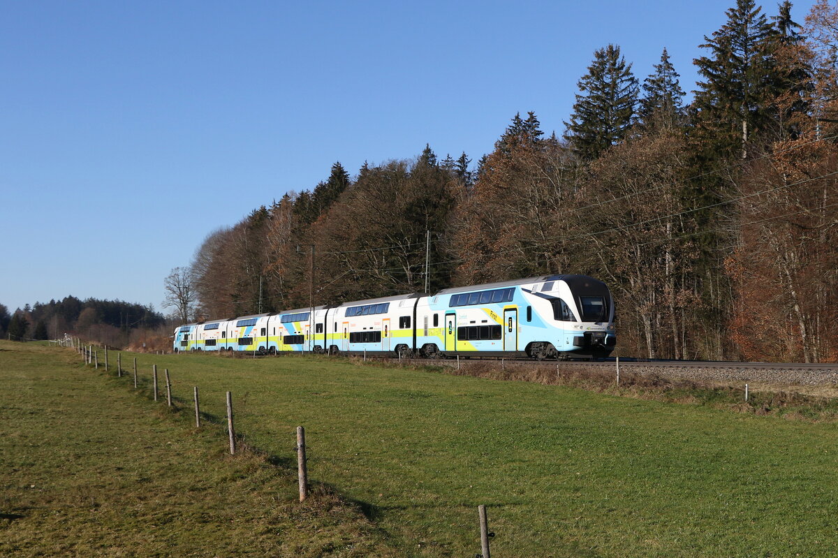 4010 025 war auf dem Weg nach Wien. Aufgenommen am 30. November 2024 bei Hufschlag.