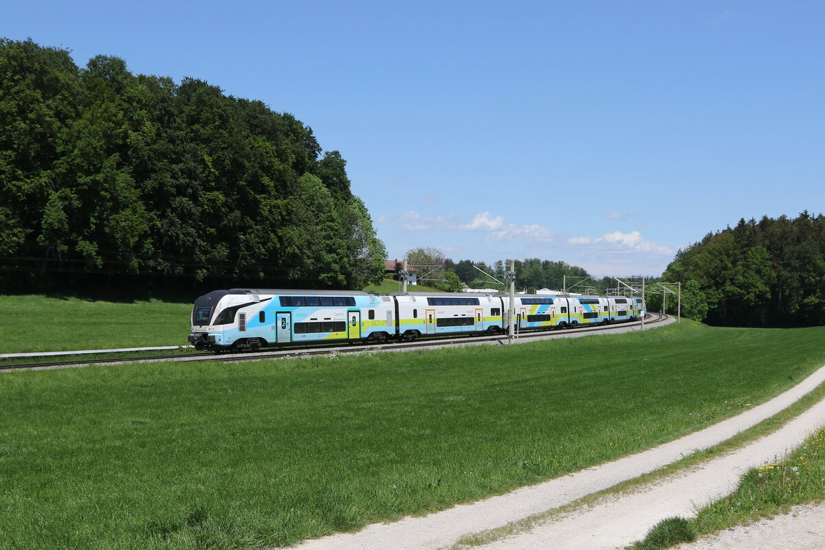 4010 027 aus Wien kommend am 12. Mai 2024 bei Axdorf/Traunstein.