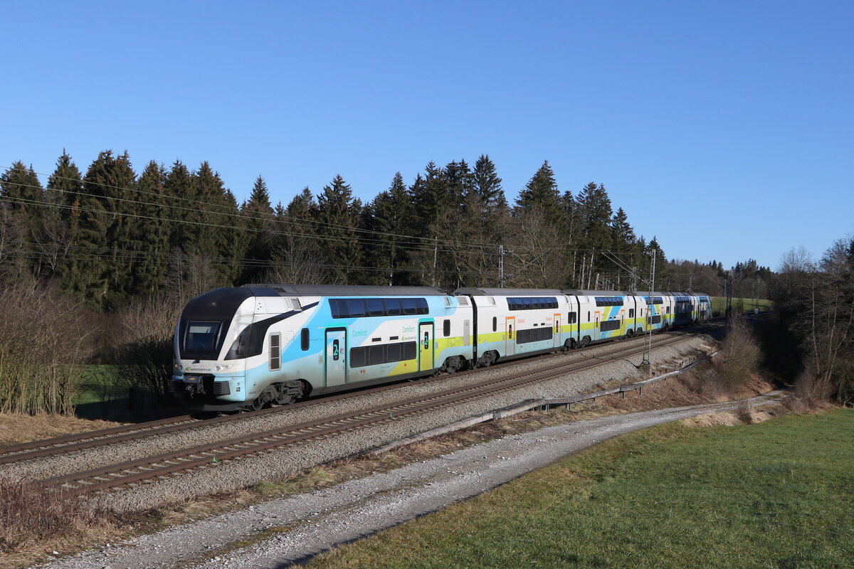 4010 027 der  WESTBAHN  auf dem Weg nach Mnchen am 16. Januar 2023 bei Sossau im Chiemgau.