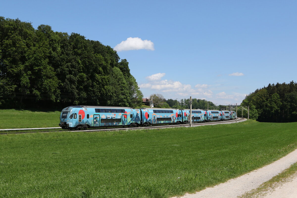 4010 028  Klima-Westbahn  aus Wien kommend am 12. Mai 2024 bei Axdorf.