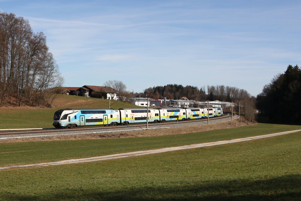 4010 029 aus Wien kommend am 26. Februar 2026 bei Axdorf im Chiemgau.