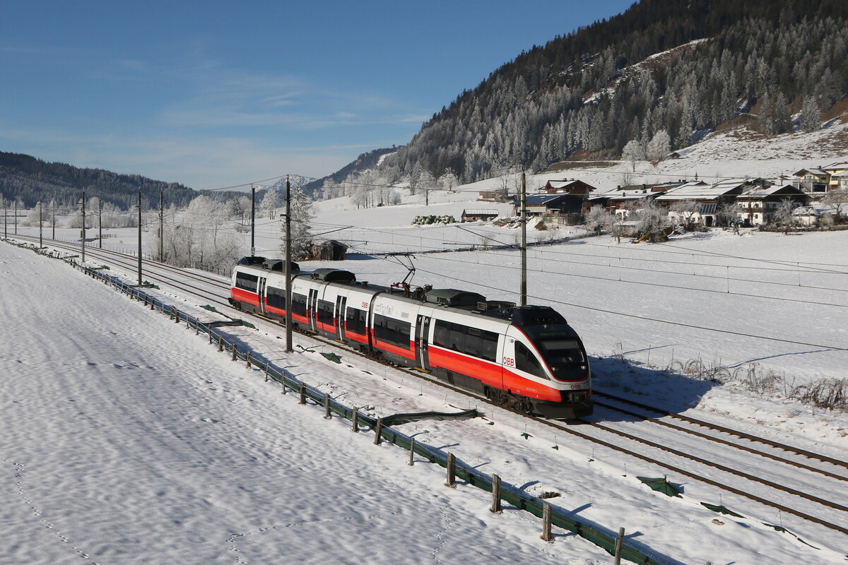 4023 008 aus Hochfilzen kommend am 3. Dezember 2025 bei Grieen.