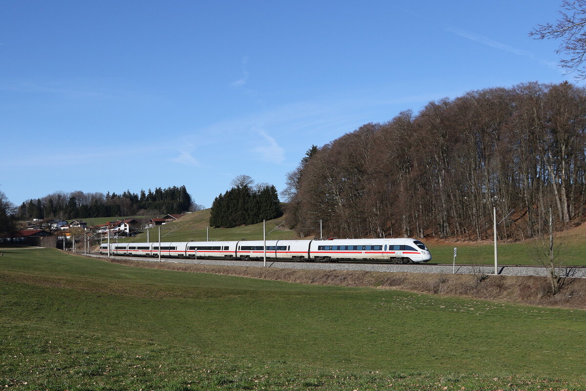 411 066  Bingen am Rhein  war am 28. Februar 2026 bei Axdorf auf dem Weg nach Salzburg.