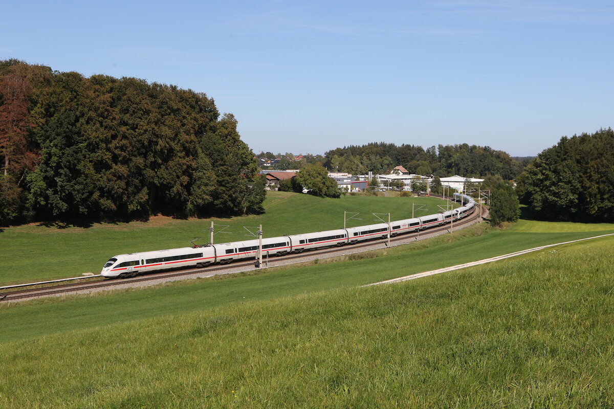 411 078  Warnem�nde  und 411 025  Arnstadt  aus Salzburg kommend am 23. September 2026 bei Axdorf im Chiemgau.